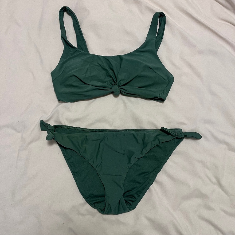 Hollister Co Knotted Swimsuit set